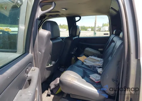 2002 Chevrolet Avalanche 1500 из США, поврежденный, VIN 3GNEK13T62G106227